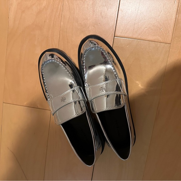 Tory Burch Classic Lug Loafers - good as 🆕 💫 - Picture 6 of 6